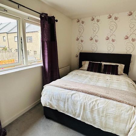 Modern 3 Bed Villa With Free Parking And Garden Close To City Center And Edinburgh Airport Extérieur photo