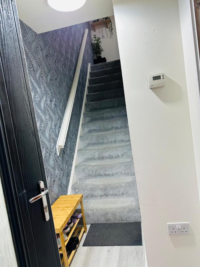 Modern 3 Bed Villa With Free Parking And Garden Close To City Center And Edinburgh Airport Extérieur photo