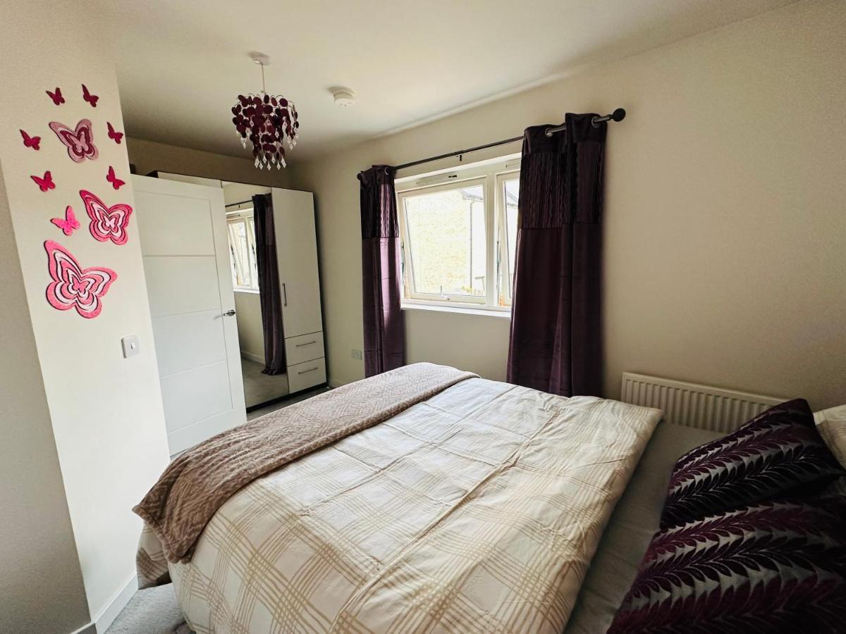 Modern 3 Bed Villa With Free Parking And Garden Close To City Center And Edinburgh Airport Extérieur photo