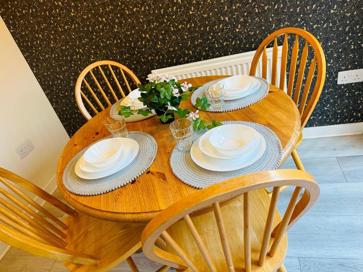 Modern 3 Bed Villa With Free Parking And Garden Close To City Center And Edinburgh Airport Extérieur photo