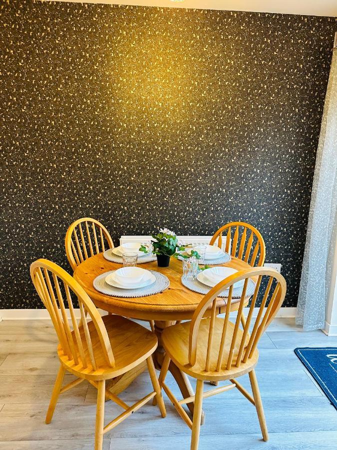 Modern 3 Bed Villa With Free Parking And Garden Close To City Center And Edinburgh Airport Extérieur photo